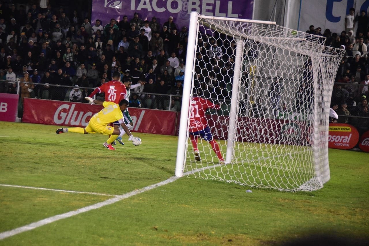 Puede ser una imagen de fútbol, fútbol y texto que dice "ACOBELL A 2 Gluce Gluc osoral"